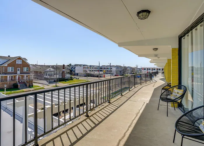 Walk To Beach: North Wildwood Condo W/ Pool Access